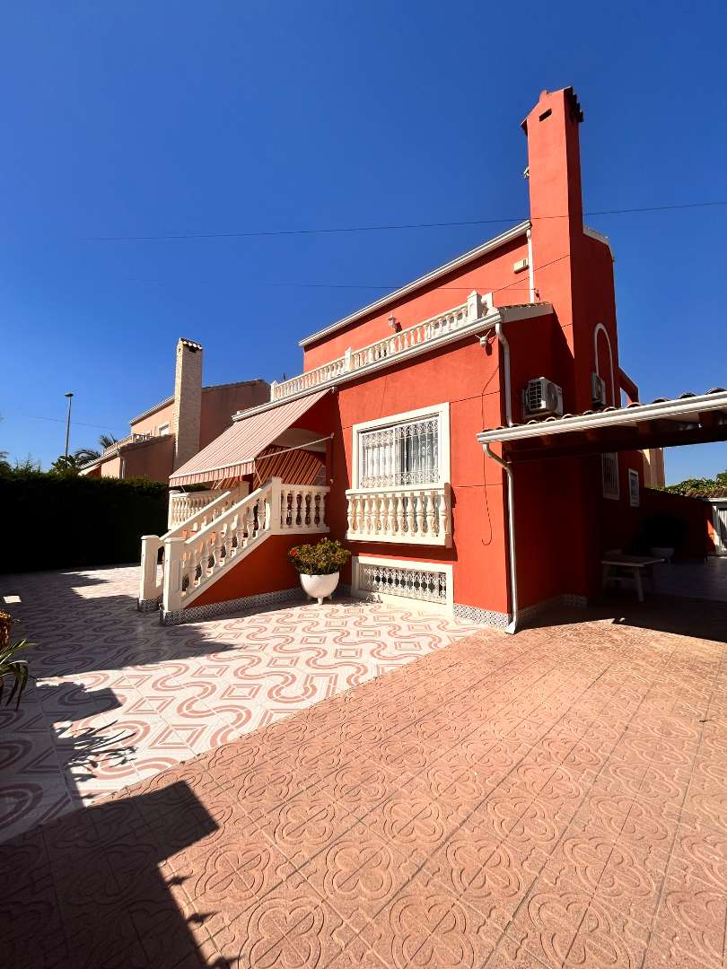 Casa o chalet en venta en Carrer Pino Verde, Valverde — 1/63