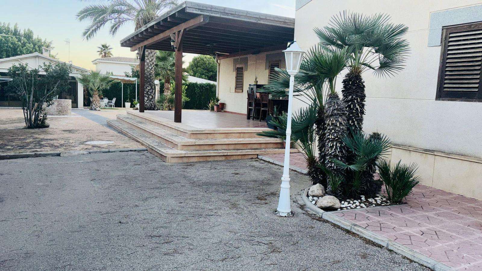 Chalet Partida matola. Chalet de lujo en matola para entrar a vivir — 5